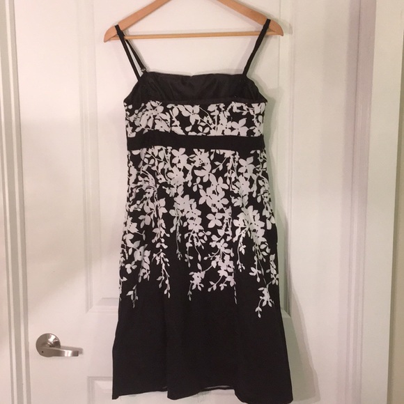 Covington Dresses Size 6 - Picture 5 of 12